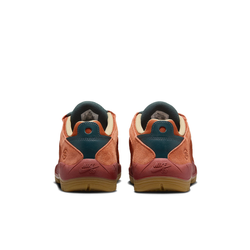 
                  
                    Nike SB Vertebrae TE
                  
                