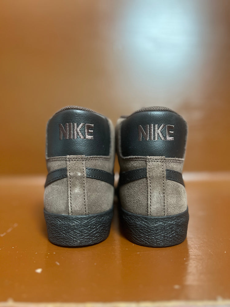 
                  
                    Nike SB Zoom Blazer Mid
                  
                