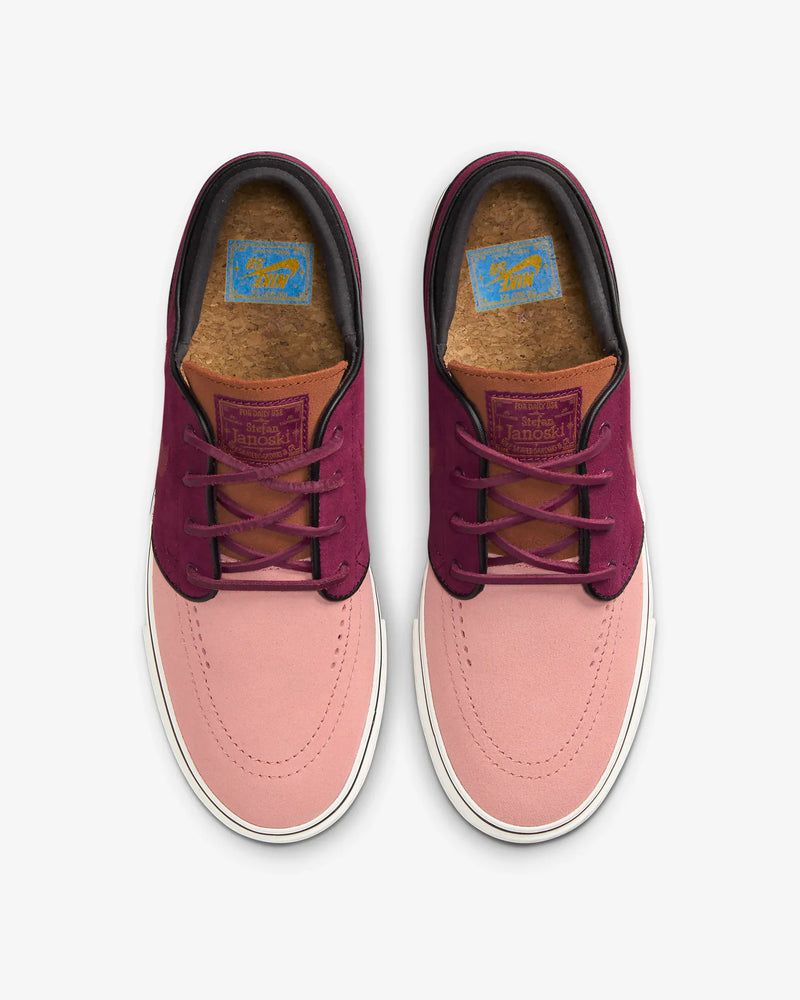 
                  
                    Nike SB Zoom Janoski OG+
                  
                