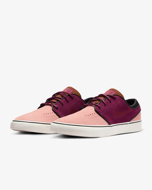 
                  
                    Nike SB Zoom Janoski OG+
                  
                