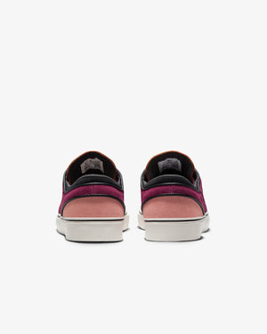 
                  
                    Nike SB Zoom Janoski OG+
                  
                
