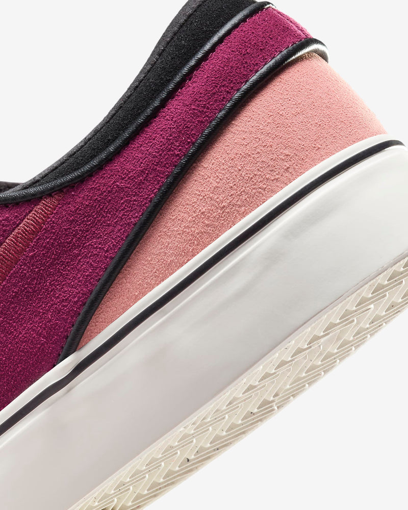 
                  
                    Nike SB Zoom Janoski OG+
                  
                