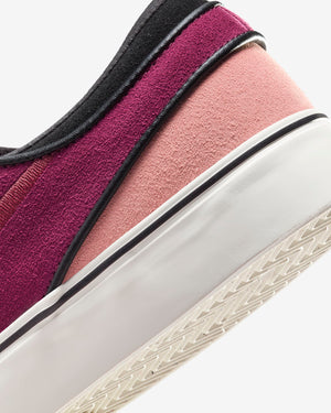 
                  
                    Nike SB Zoom Janoski OG+
                  
                